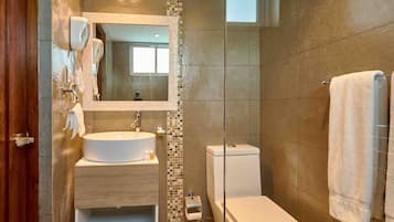 Apartment, 1 Bedroom, Smoking, Balcony | Bathroom