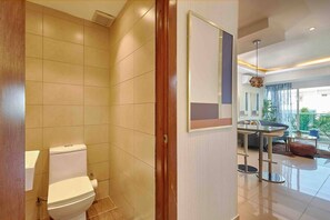 Apartment, 1 Bedroom, Smoking, Balcony | Bathroom