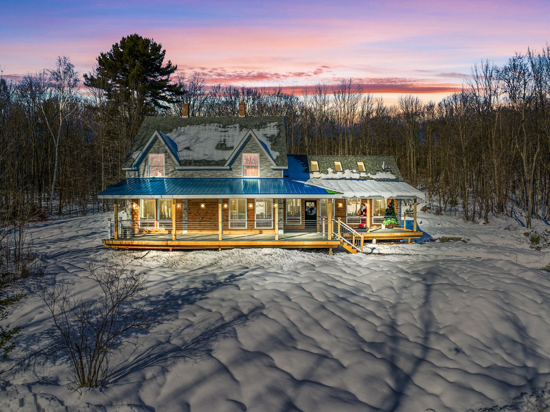 Luxury Ski Lodge: Chef’s Kitchen, Hot Tub, and Fire Pit