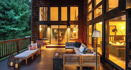 Mountain View Retreat w/ Hot Tub, Theater, and Gym