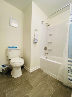 Towels, soap, shampoo, toilet paper