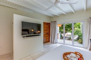 1 Schlafzimmer, Schreibtisch, Bügeleisen/Bügelbrett, Reisekinderbett