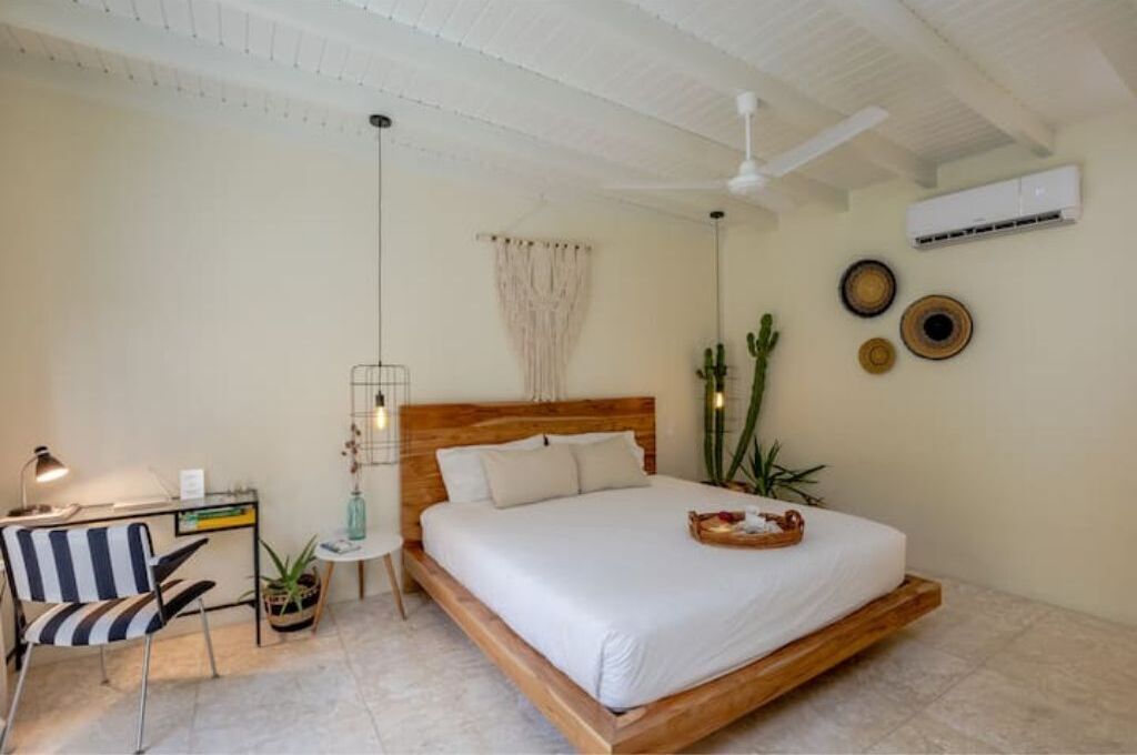 1 Schlafzimmer, Schreibtisch, Bügeleisen/Bügelbrett, Reisekinderbett