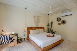 1 Schlafzimmer, Schreibtisch, Bügeleisen/Bügelbrett, Reisekinderbett