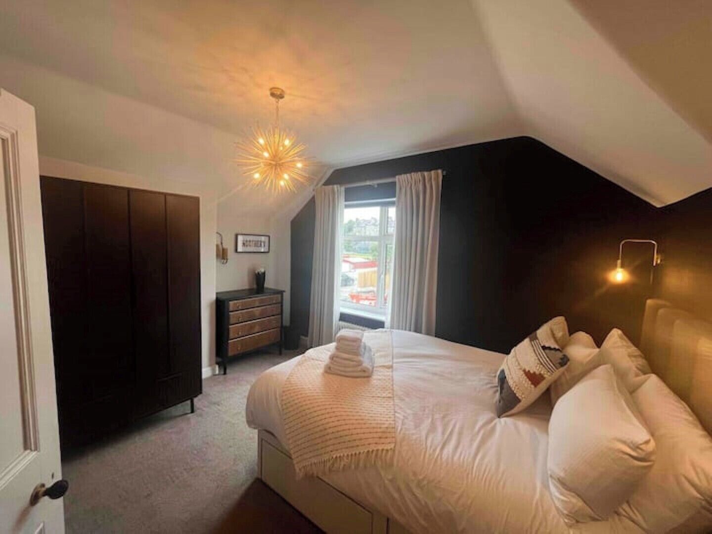 3 chambres, fer et planche à repasser, Wi-Fi, draps fournis