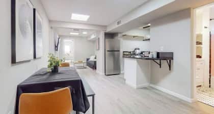 ⟫Dog Run & Courtyard 2 Bedroom Apt w/King Bed W&D