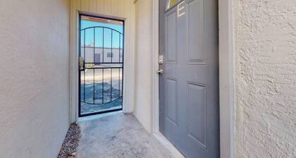 ⟫Dog Run & Courtyard 2 Bedroom Apt w/King Bed W&D