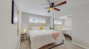 2 Schlafzimmer, Zimmersafe, Schreibtisch, Bügeleisen/Bügelbrett