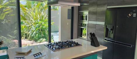 House, 3 Bedrooms, Smoking, Balcony | Private kitchen