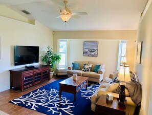 Smart-TV, Videospiele, DVD-Player, Bücher