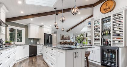 Stunning waterfront getaway! Luxury home on acreage, natures paradise