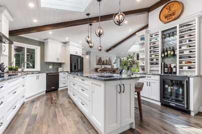 Stunning waterfront getaway! Luxury home on acreage, natures paradise