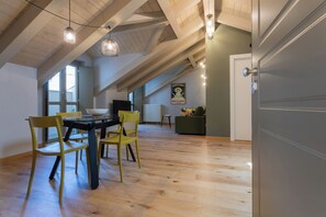 Eenvoudig appartement | Dineren op de kamer