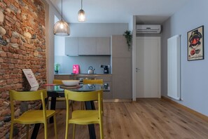 Family Apartment | In-room dining