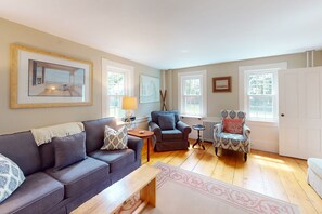 TV, books - Gray Gables | House in Orleans (Orleans)