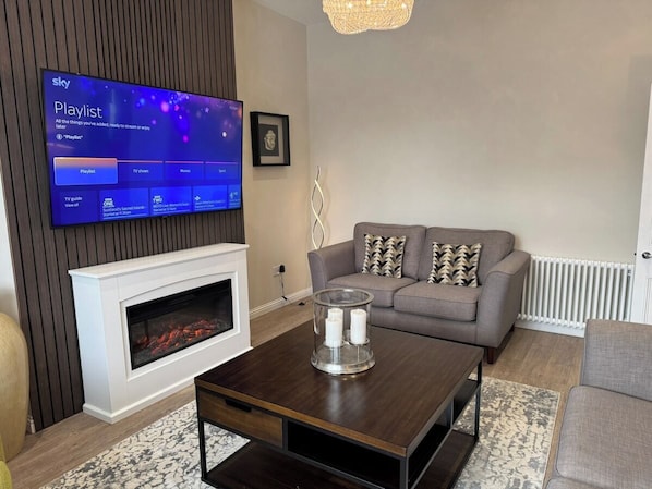 TV, fireplace