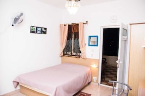 Iron/ironing board, free WiFi