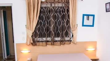 4 bedrooms, iron/ironing board, free WiFi