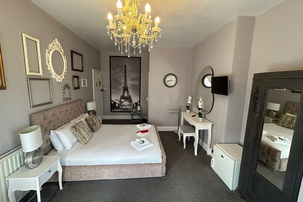Deluxe Double Room, Ensuite, Sea View (Room 2 - 9 ) | Desk, laptop workspace, free WiFi