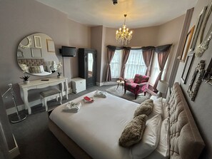 Quarto casal luxo, suíte, vista para o mar (Room 2 - 9 ) | Escrivaninha, espaço de trabalho para notebook, Wi-Fi de cortesia