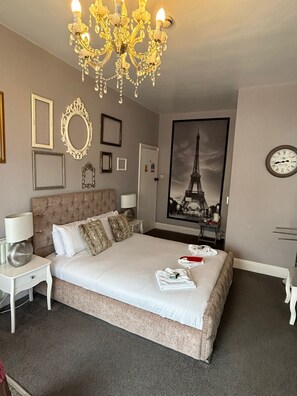 Quarto casal luxo, suíte, vista para o mar (Room 2 - 9 ) | Escrivaninha, espaço de trabalho para notebook, Wi-Fi de cortesia