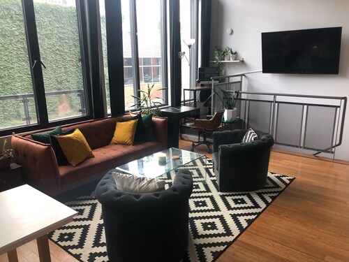 Clean 1 bedroom condo in heart of Montreal