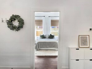 2 bedrooms, desk, travel cot, free WiFi - Best neighborhood in SA! Near it all, food & fun!
 (San Antonio)