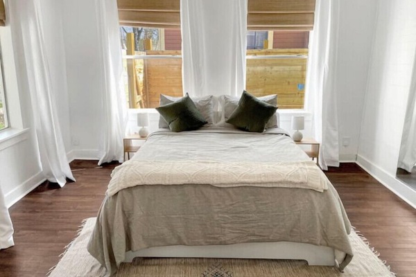 2 bedrooms, desk, travel cot, free WiFi