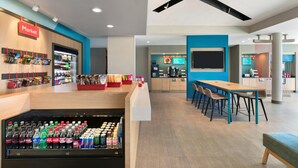 A modern indoor space with a market area, seating area, and a counter. - Avid Hotel Traverse City By IHG (Traverse City)