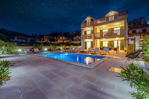 Villa | 6 bedrooms - Janie in Splitska With 4 Bedrooms and 2 Bathrooms (Supetar)