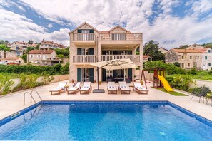 Villa | 6 bedrooms - Janie in Splitska With 4 Bedrooms and 2 Bathrooms (Supetar)