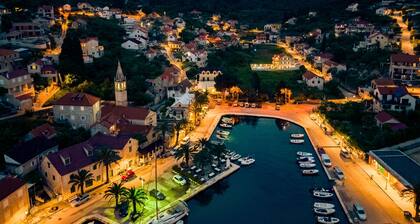 Janie in Splitska With 4 Bedrooms and 2 Bathrooms