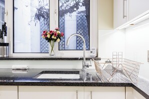 Interior - Bayswater Beauty (London)