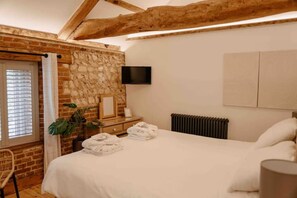 3 bedrooms, iron/ironing board, travel cot, WiFi