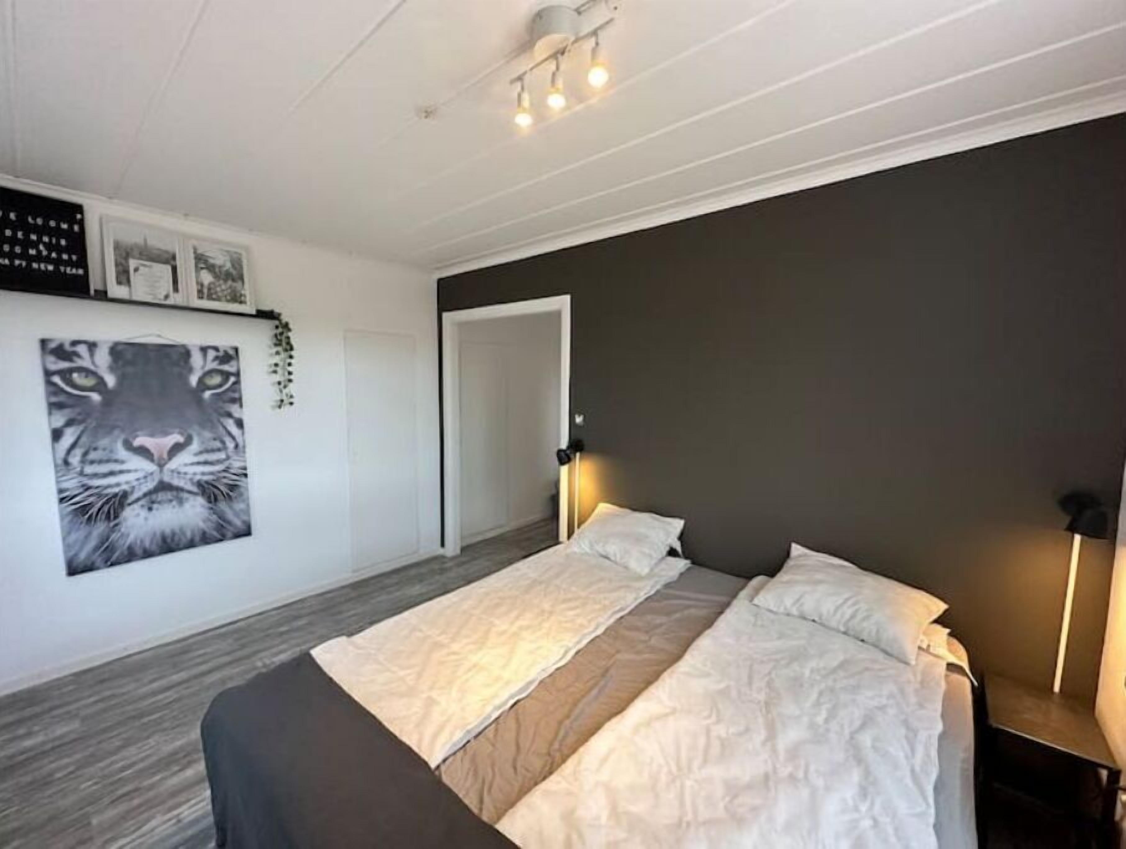 5 sovrum, skrivbord, strykjärn/strykbräda och gratis wi-fi