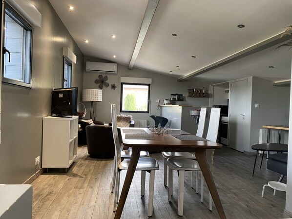 Dining - Une Annexe Avec Bureau Pour Télé Travail (Boos)