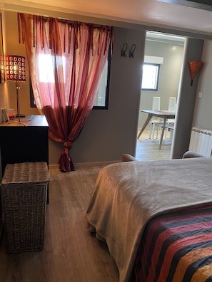 1 bedroom, iron/ironing board, free WiFi, bed sheets - Une Annexe Avec Bureau Pour Télé Travail (Boos)