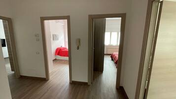 2 bedrooms, in-room safe, desk, iron/ironing board