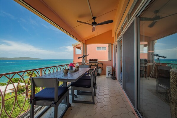 تناول الطعام بالخارج