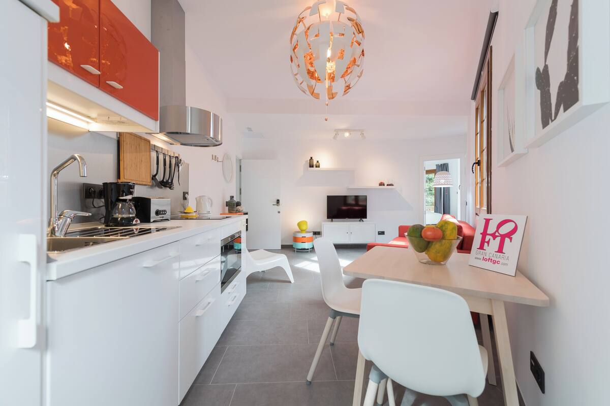 Design appartement, meerdere bedden, privébadkamer, uitzicht op stad | 1 slaapkamer, donzen dekbedden, bedden met traagschuimmatras
