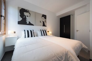 Apartemen Kota, 2 Tempat Tidur Twin, kamar mandi pribadi, pemandangan taman | 1 kamar tidur, selimut bulu angsa, dan busa memori