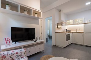 Classic Apartment, 2 Single Beds, Private Bathroom, Park View | Living area | 45-inch Smart TV with satellite channels, Netflix, streaming services - Loft Gran Canaria (Arucas)