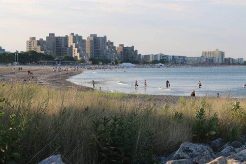 Private Charming Apartment Walk to Subway & Beach