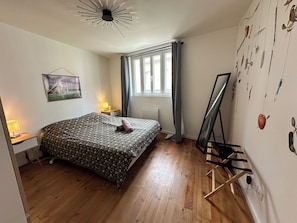 3 chambres, fer et planche à repasser, Wi-Fi, draps fournis