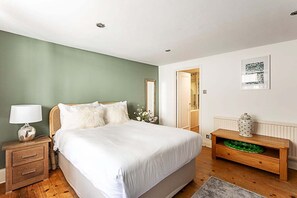 3 sovrum, skrivbord, strykjärn/strykbräda och internet