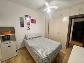 2 slaapkamers, een strijkplank/strijkijzer, gratis wifi, beddengoed