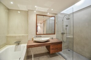 Towels, soap, shampoo, toilet paper