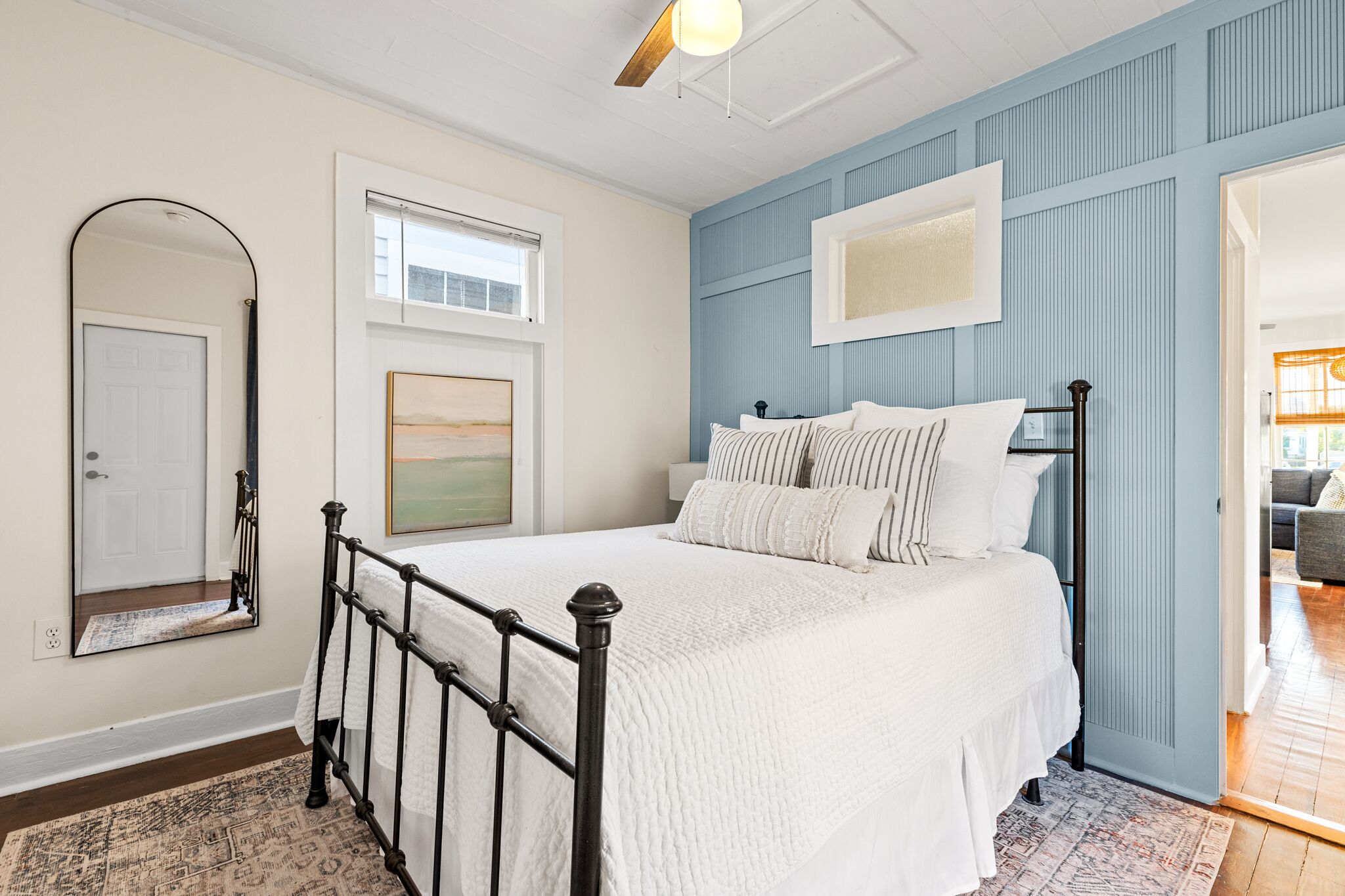 1 sovrum, värdeförvaringsskåp på rummet och strykjärn/strykbräda