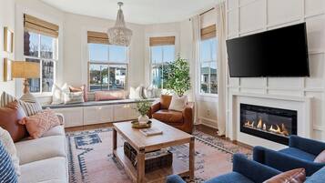 Smart TV, fireplace, ping pong