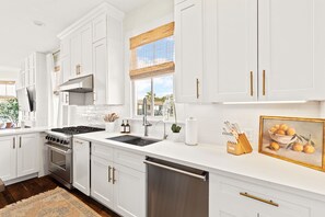 Fridge, microwave, oven, stovetop - Private heated pool, 3 blocks to the beach (Galveston)